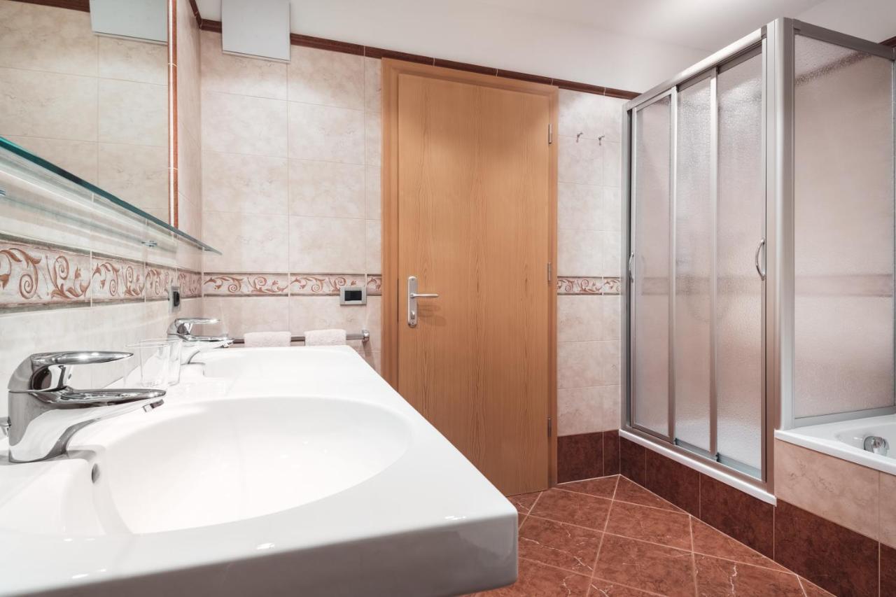 Berghotel Majarei Al Plan di Mareo Buitenkant foto